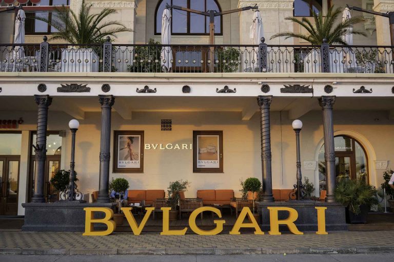 В Сочи открылся pop-up-бутик Bvlgari