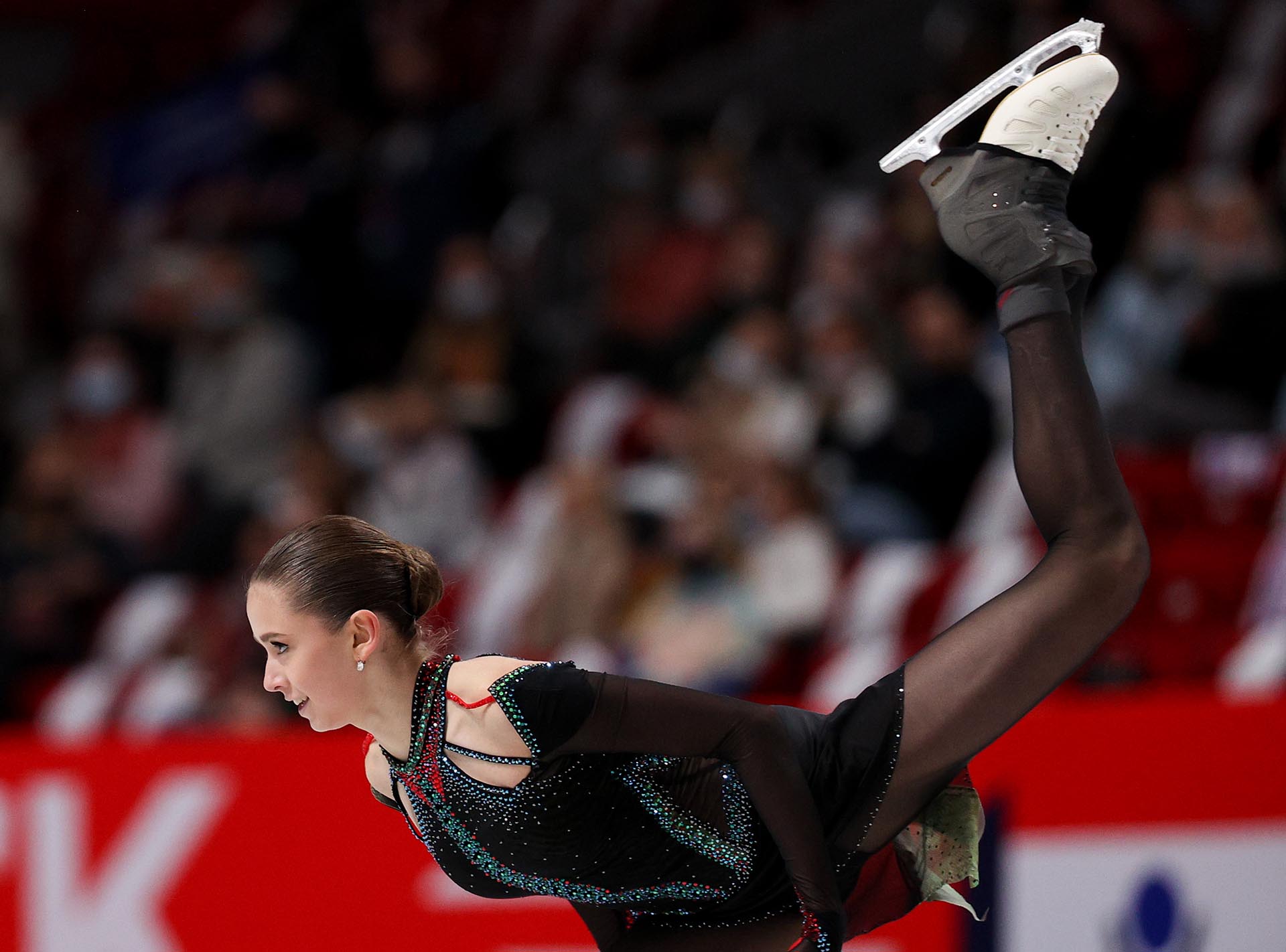 Валиева произвольная программа болеро. Камила Валиева. Камила Валиева Finlandia Trophy. Камила Валиева болеро олимпиада. Камила Валиева болеро в прыжке.