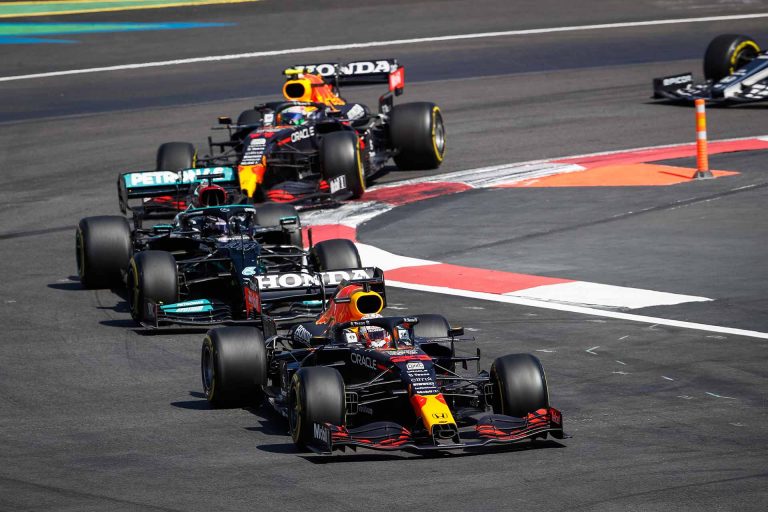 «Формула-1»: осталось лишь два претендента на титул