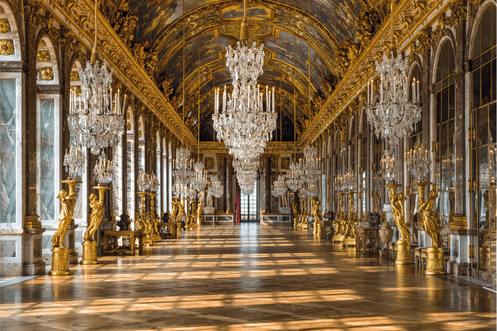 Галереи версаля. Версаль дворец Франция. Королевский дворец в Версале. Бальный зал Фонтенбло. Шато Версальского дворца.
