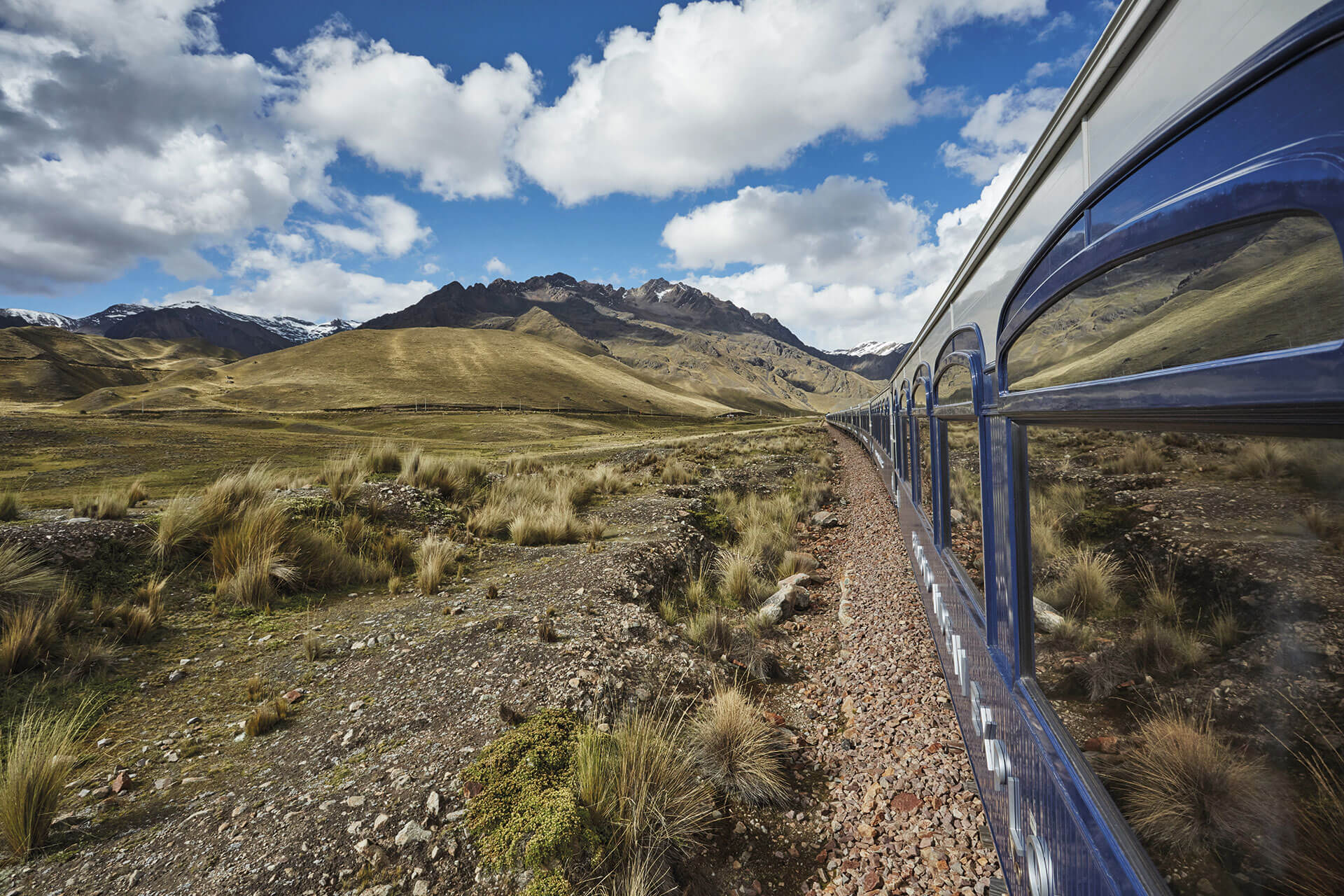 Поездки между городами. Belmond Andean Explorer поезд. Belmond Andean Explorer (Перу). Zugreise. La Raya Mountain.