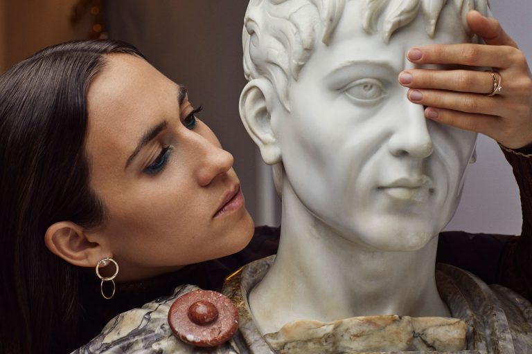 Дельфина Делеттре: поиграем в декаданс