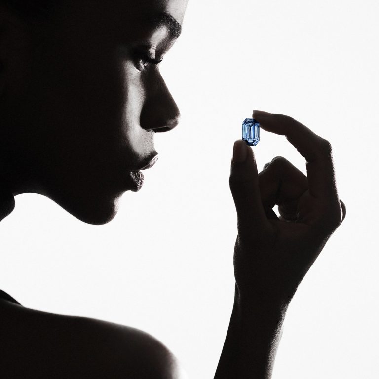 Аукционы апреля: от бриллиантов до фотографии