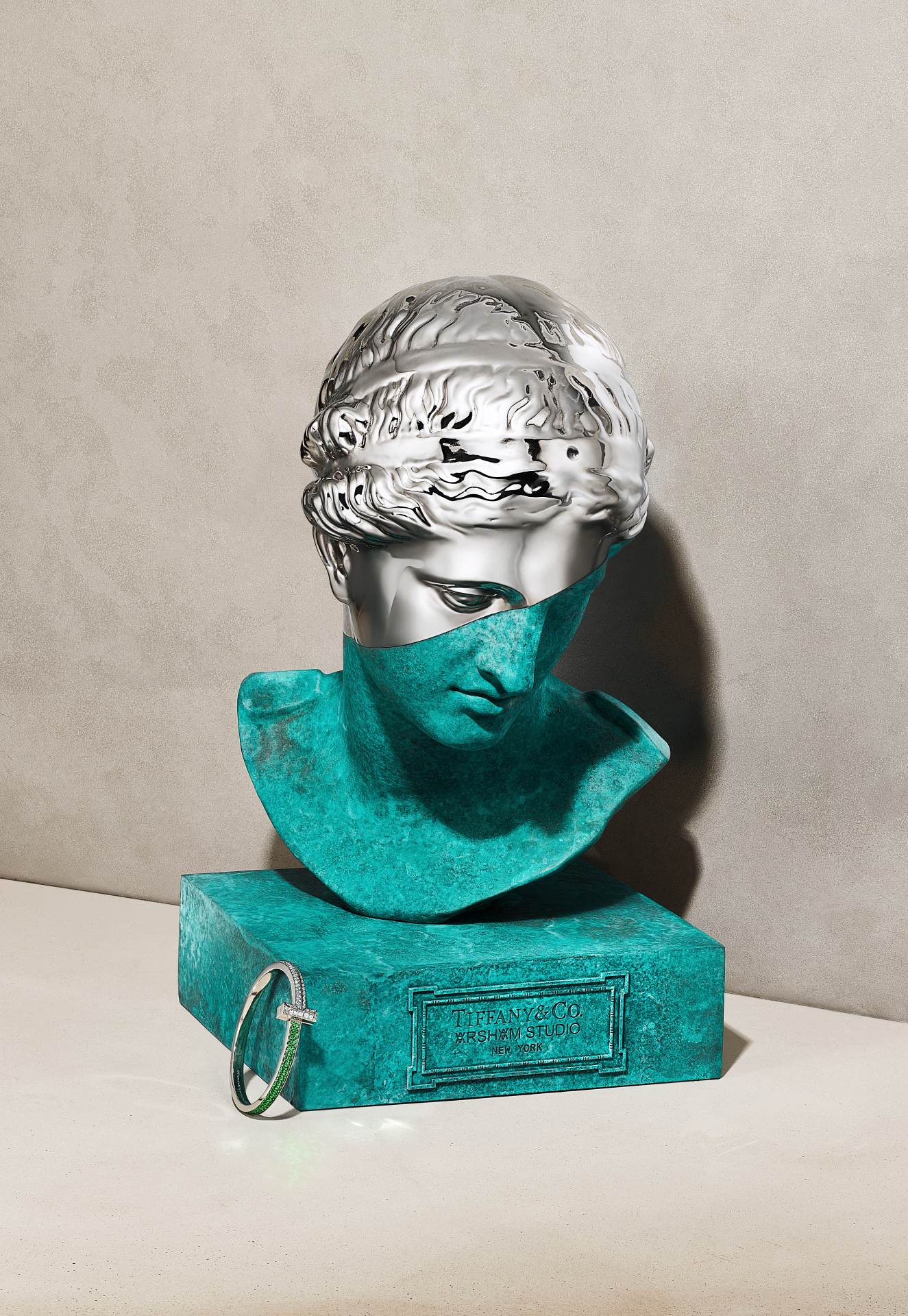 Венера с браслетом