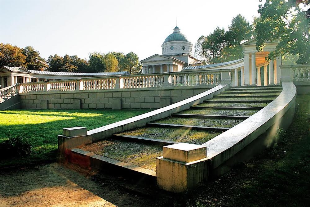 Архангельское посвящает выставку Пушкину