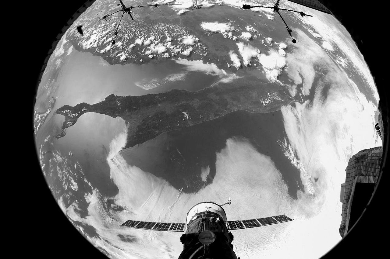 «Черно-белый космос» – в галерее «Ходынка»