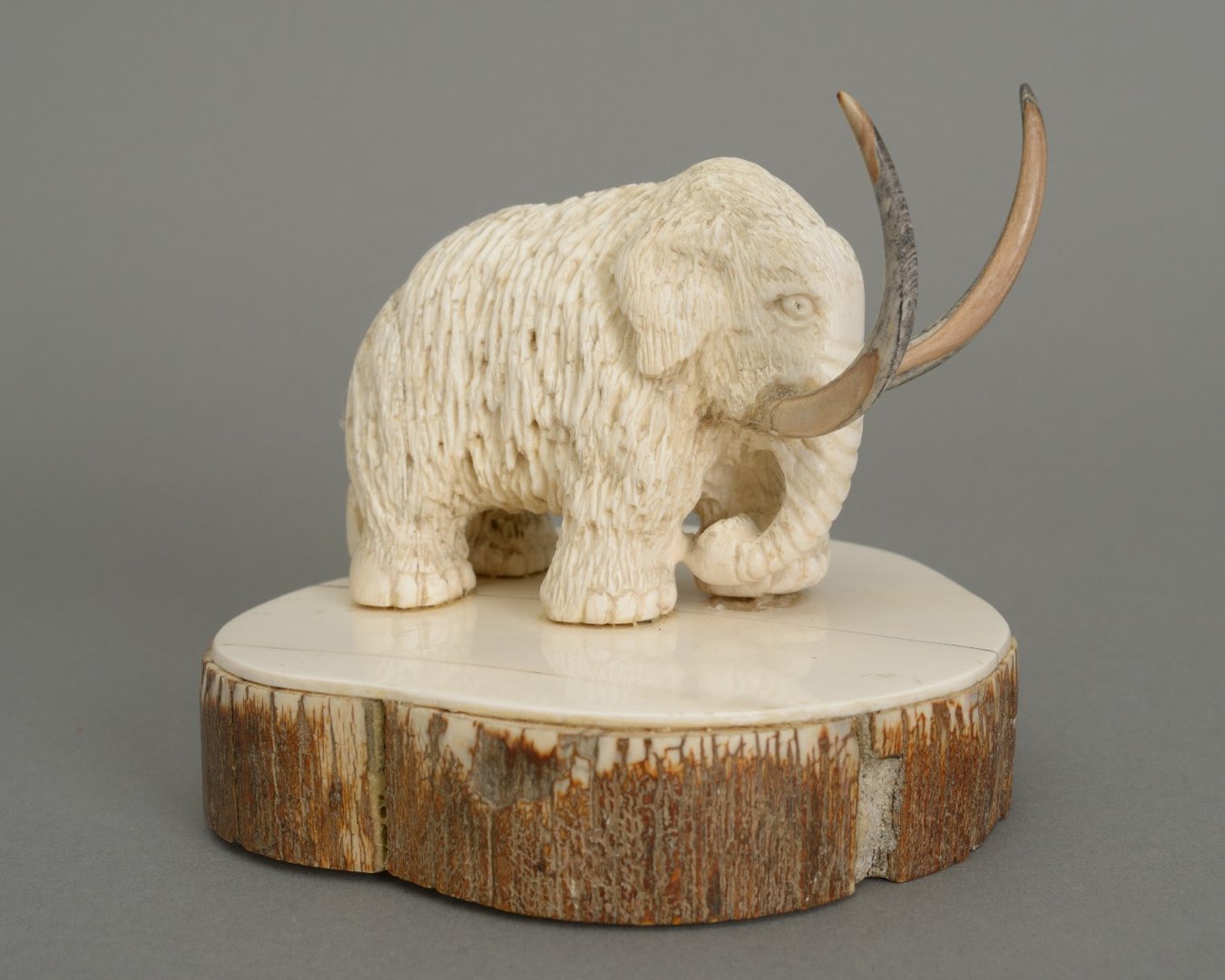 Музей декоративного искусства – о тобольских косторезах