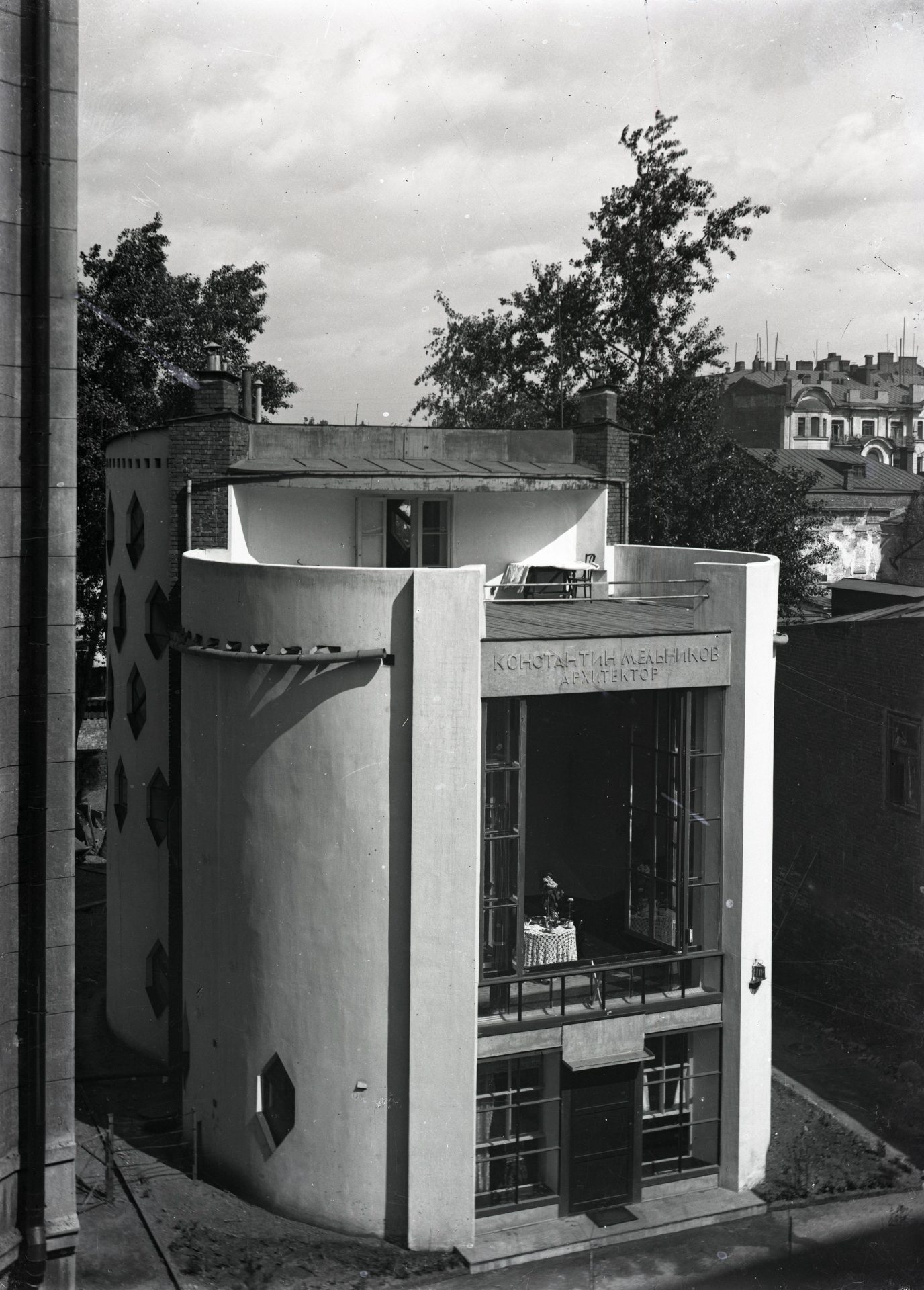 Две выставки к 135-летию архитектора Мельникова