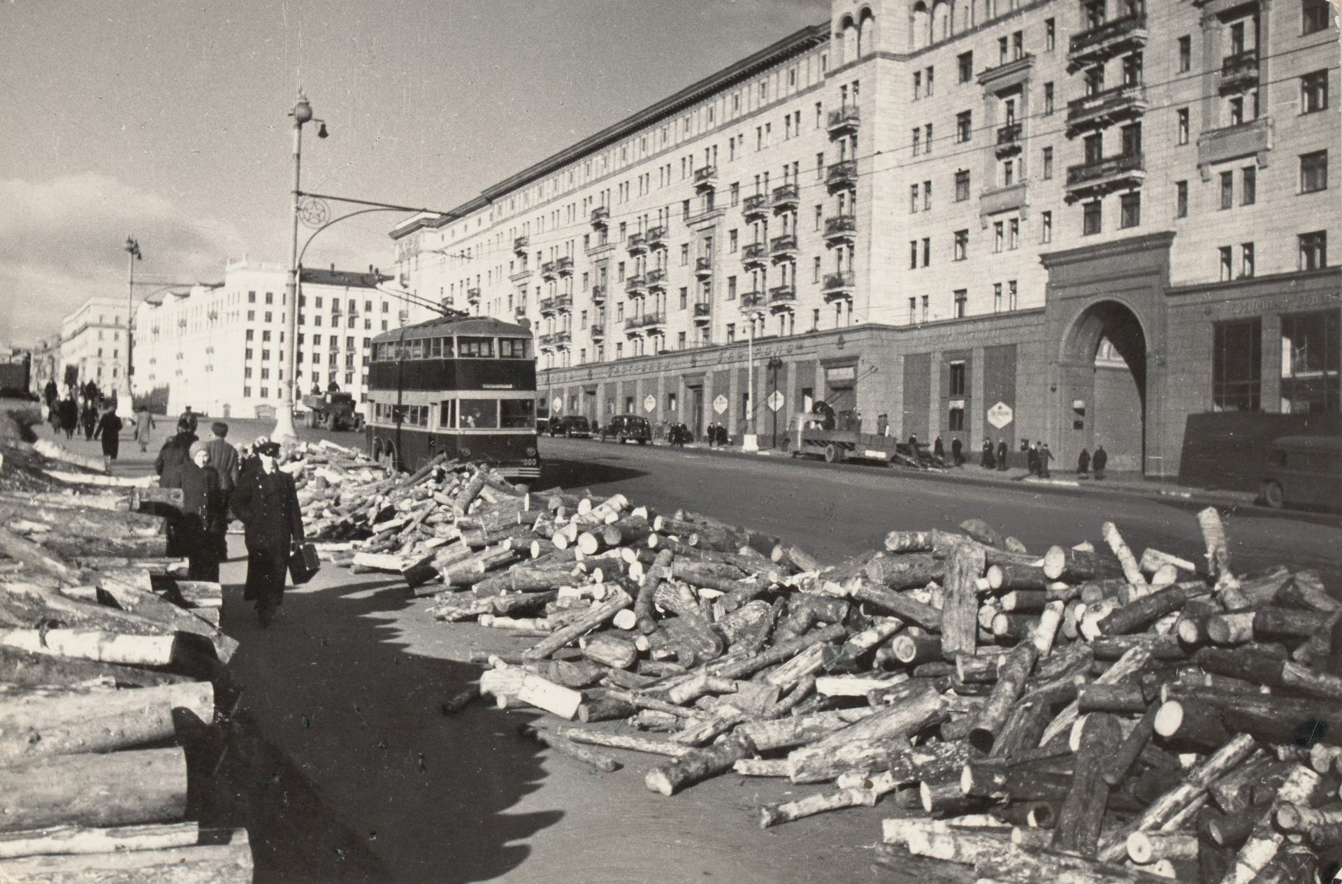 Béton показывает военную фотографию