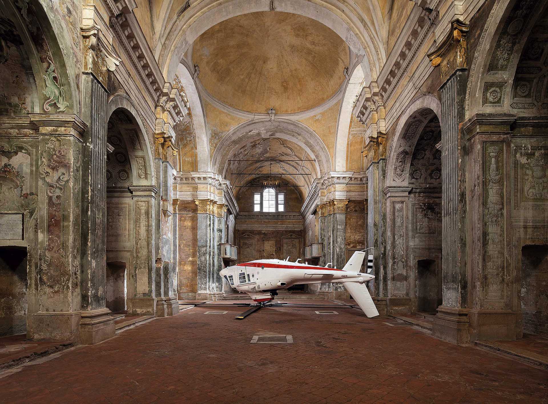 Вертолет как арт-объект