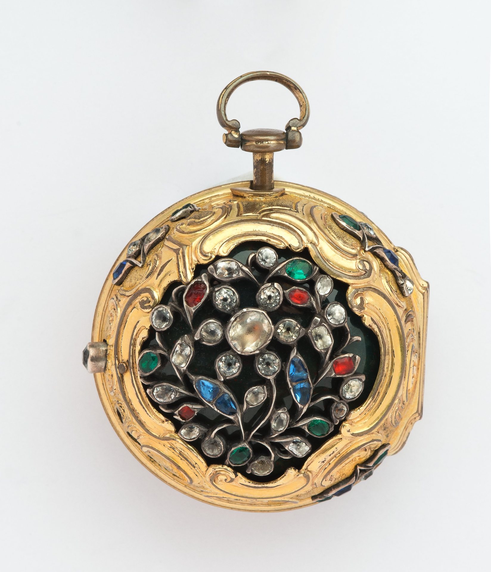 «Магия блеска» – выставка драгоценных стразов