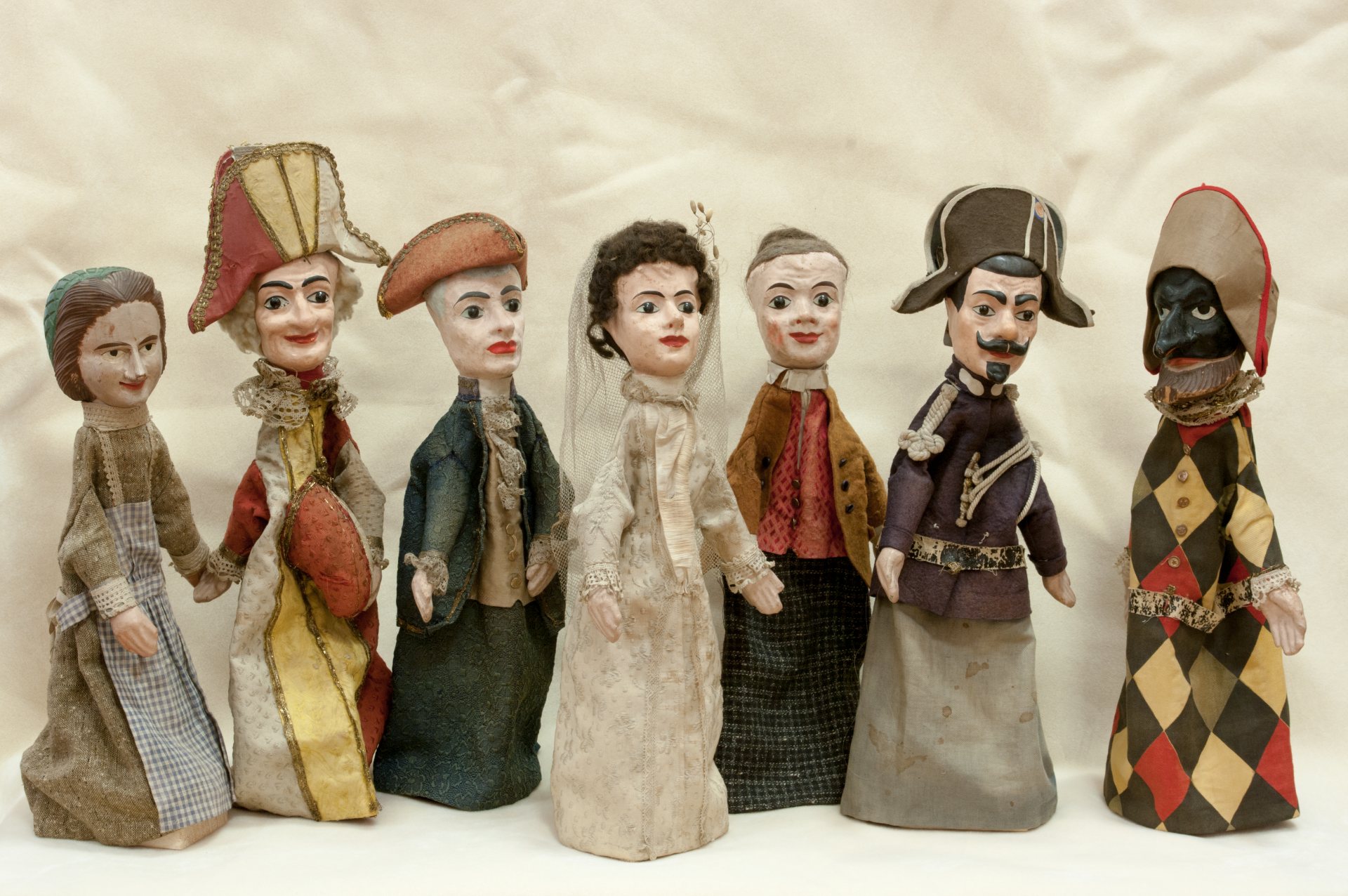 Старинные куклы – в Пушкинском