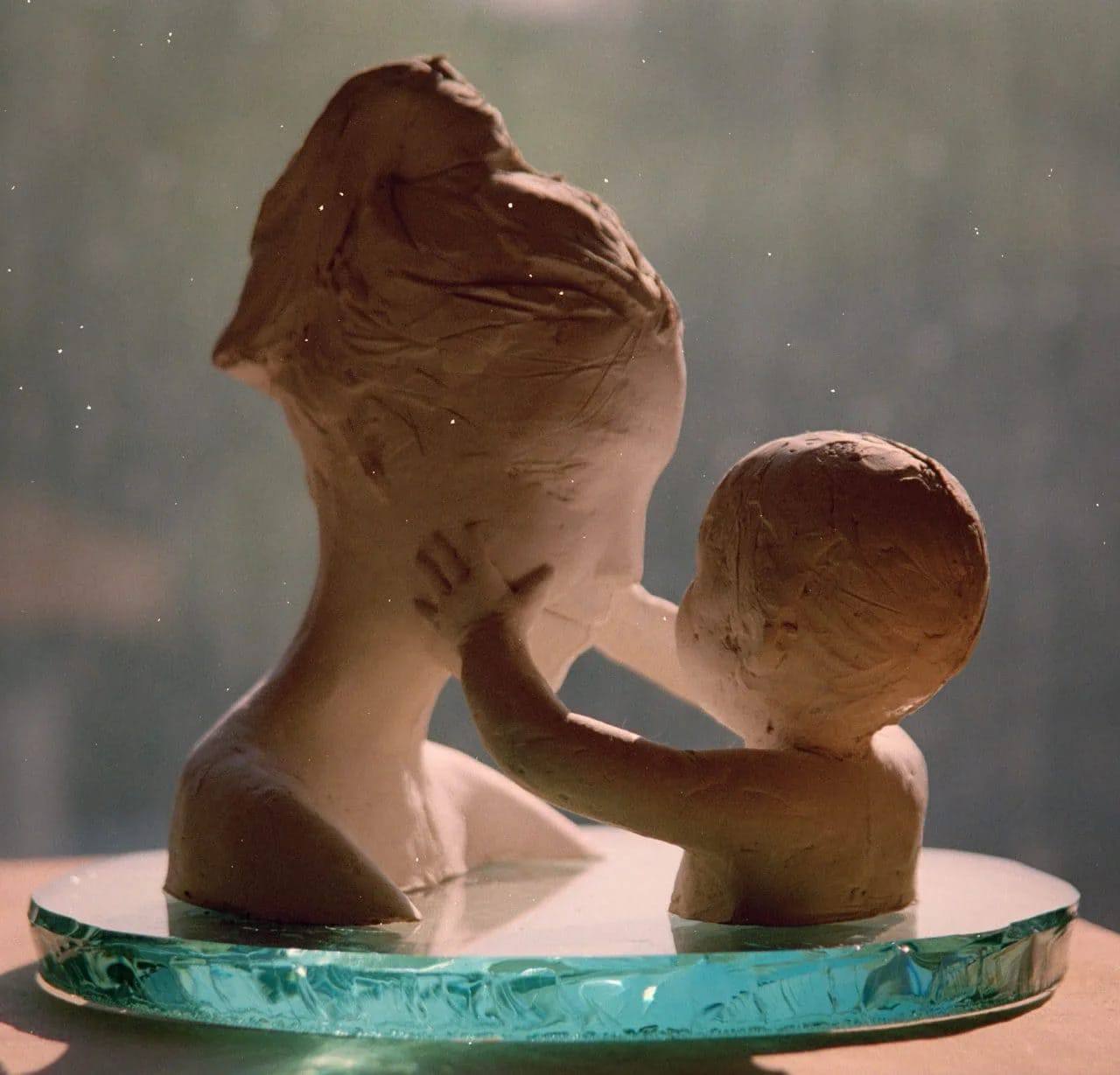 Галерея на Солянке – о материнстве и детстве