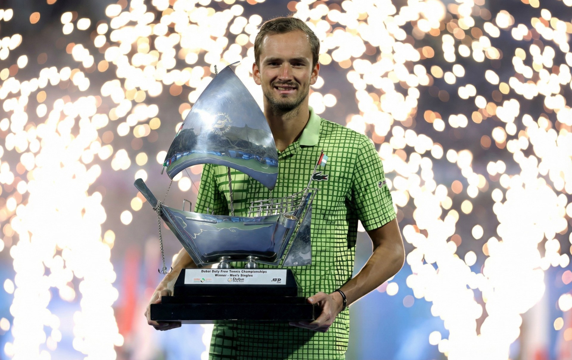 Медведев выиграл турнир в Дубае